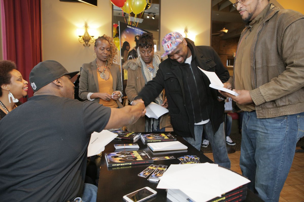 DaHard2's tweet image. Mike Middleton co author of The Introduction To Hard2daKore at their book signing on April 9th 2016