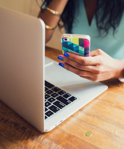 In this latest blog post from <a href="/Refinery29/">Refinery29</a> the experts get real about #selfies and #aging. ow.ly/4mK5lI