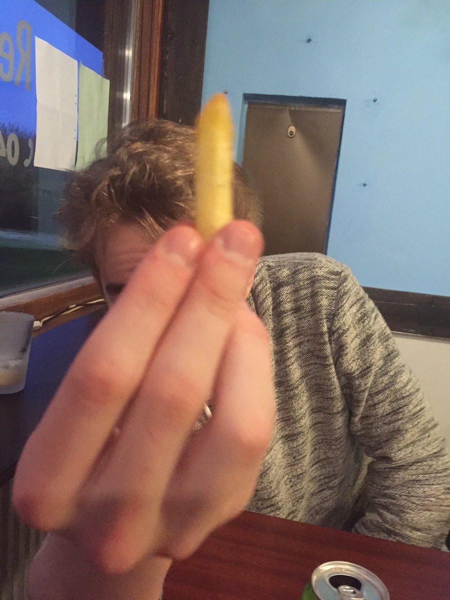 OskarIsGlobal's tweet photo. På pizzan med min bitch https://t.co/te9ZenirOW