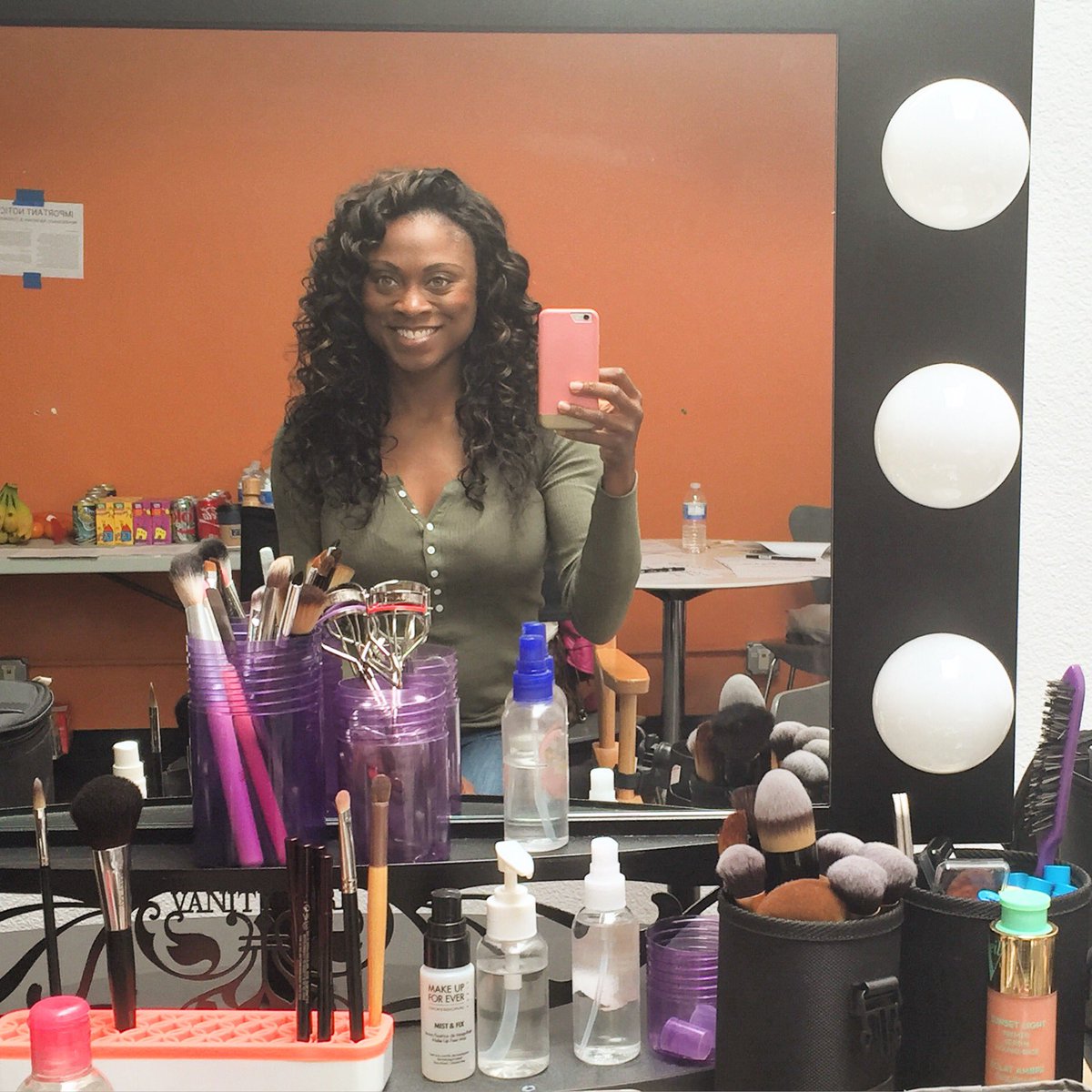 AngelinaSpicer's tweet image. Happy to be back to work today! #SomethingMassive