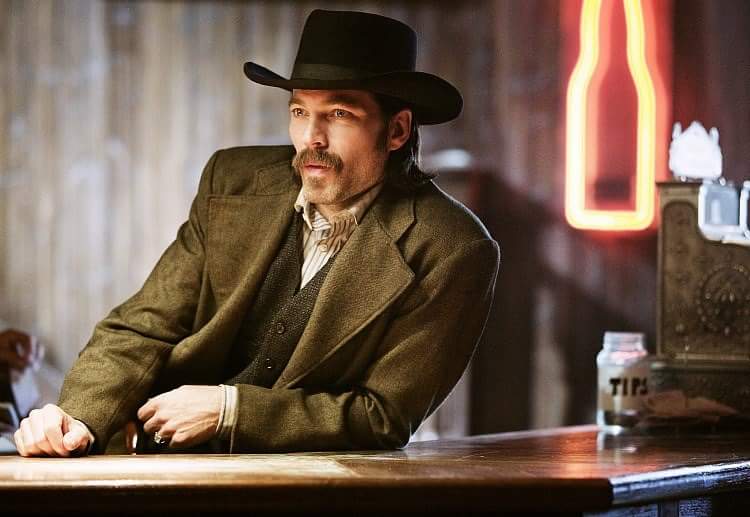TimRozonSpain's tweet photo. Tim Rozon es Doc Holliday en la serie "Wynonna Earp". https://t.co/Or946HvWpZ
