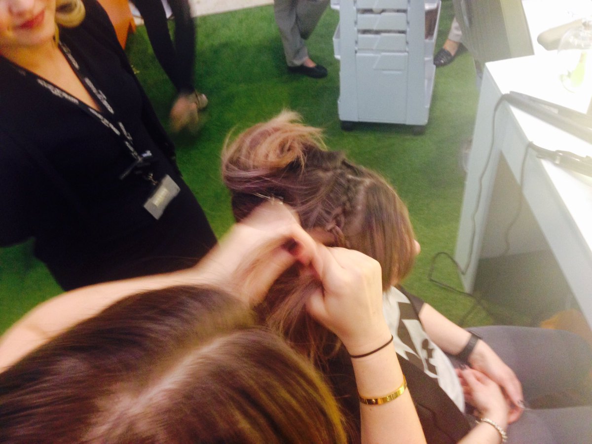PixieTenenbaum's tweet image. #BraidMe Chelsea @Show_Haircare @intuMetrocentre @houseoffraser #IntuStyleGarden ❤️❤️❤️