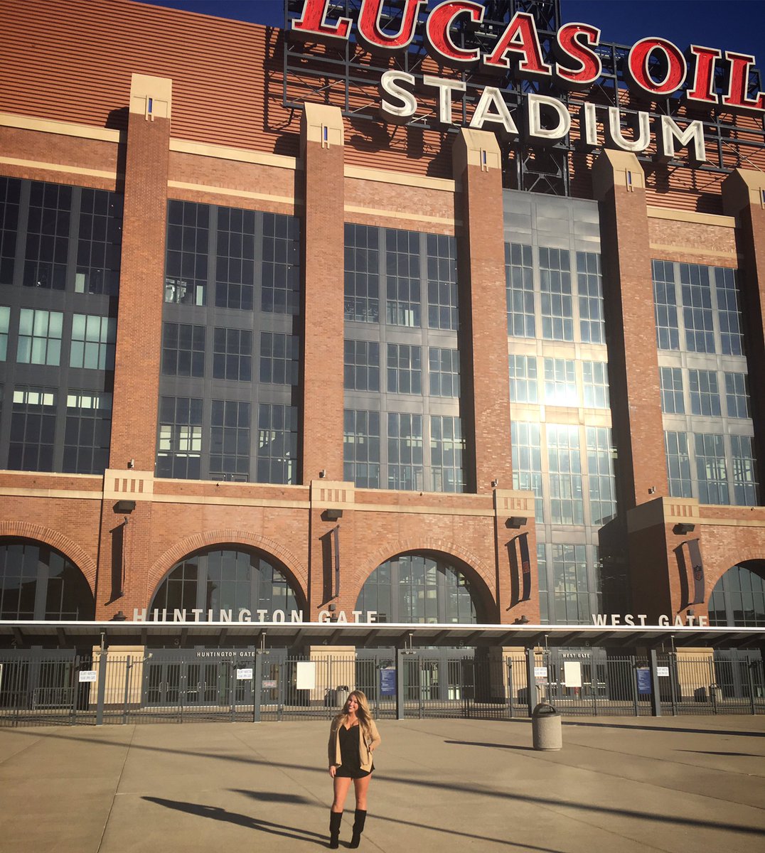 BrittanyBenson3's tweet photo. Hello Indy! 💙🏈 https://t.co/XMfZAOCtJP