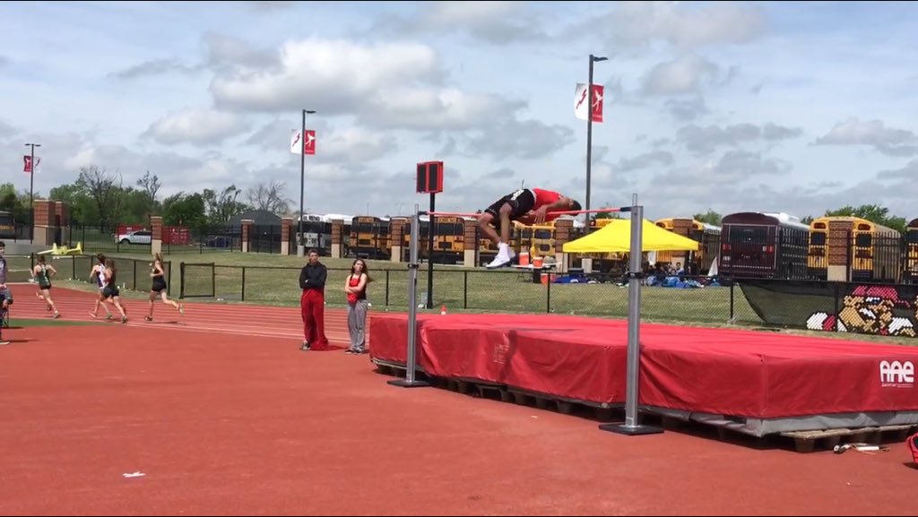 Stickmata24's tweet photo. @oksportsexpress @sportsanimal @Vernon_3 his right arm got in the way. This close to the National leading jump https://t.co/T8Zl2jGS1I