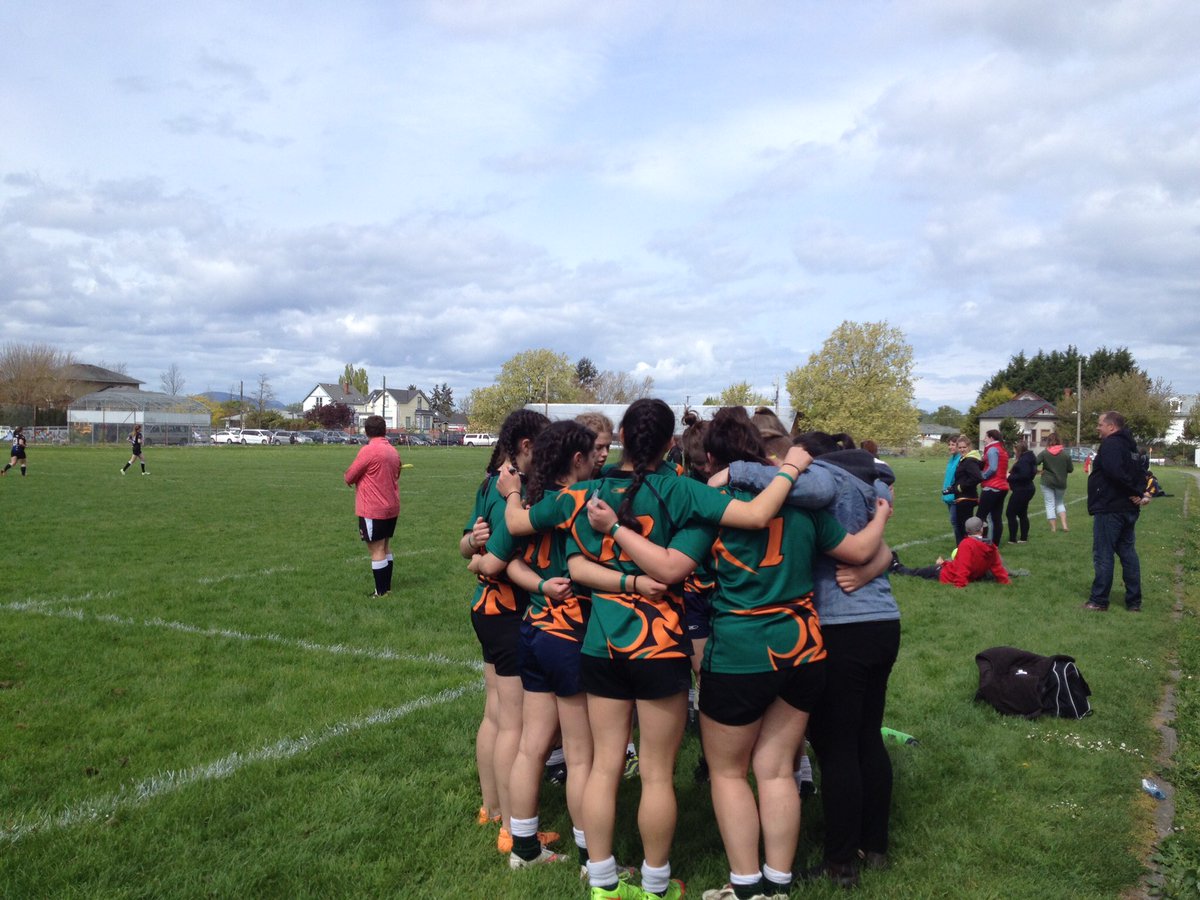 athleticsEMS's tweet photo. @EarlMarriottSec Girls 7's Rugby team getting ready for their game! @BCHSGRA @RugbyCanada #langford #victoria7's https://t.co/J6aSFlm8oa