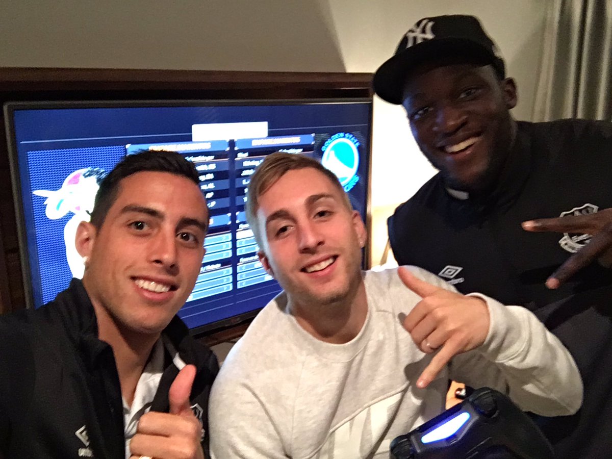 funesmoriofi25's tweet photo. Por jugar a la play🎮🎮NBA2k16 https://t.co/lxJg9oHa32