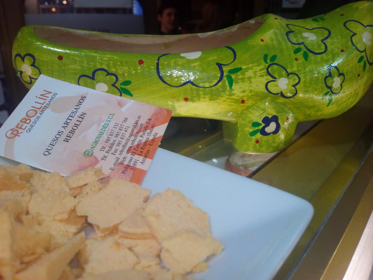 Maridaje de <a href="/SidraTrabanco/">Sidra Trabanco</a> y <a href="/QUESOSREBOLLIN/">QUESOS REBOLLIN</a> en <a href="/EspichasMadrid/">Espichas Madrid</a>  #quecorralasidra