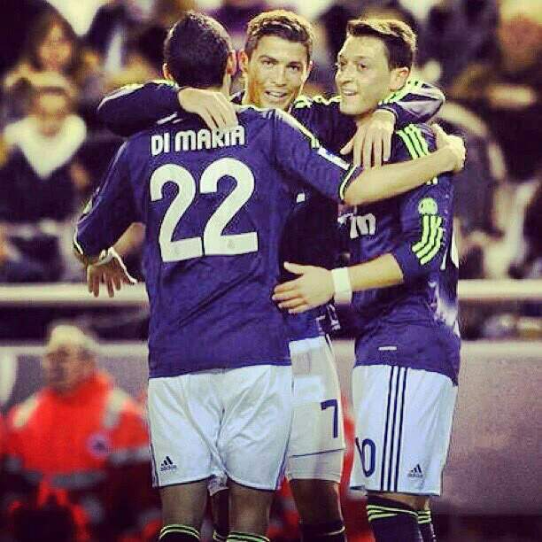 يا ليت الزمان يعود يوما