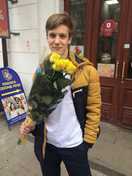 sashapk4's tweet photo. Участник подготовки дня рождения Маши)) с 18-летием:3 https://t.co/4Qh7pLyaBh