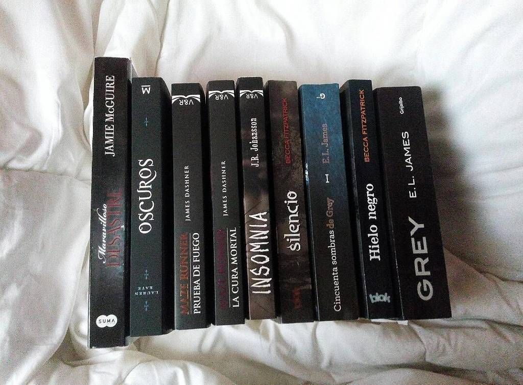MarioA_GuzmanV's tweet photo. Black is a happy color💣☀🌚🎳 #books #bookstagram #fallen #grey #mazerunner #fangirl #hushhush #beautifuldesaster #bla… https://t.co/Uh3dUxfbuo