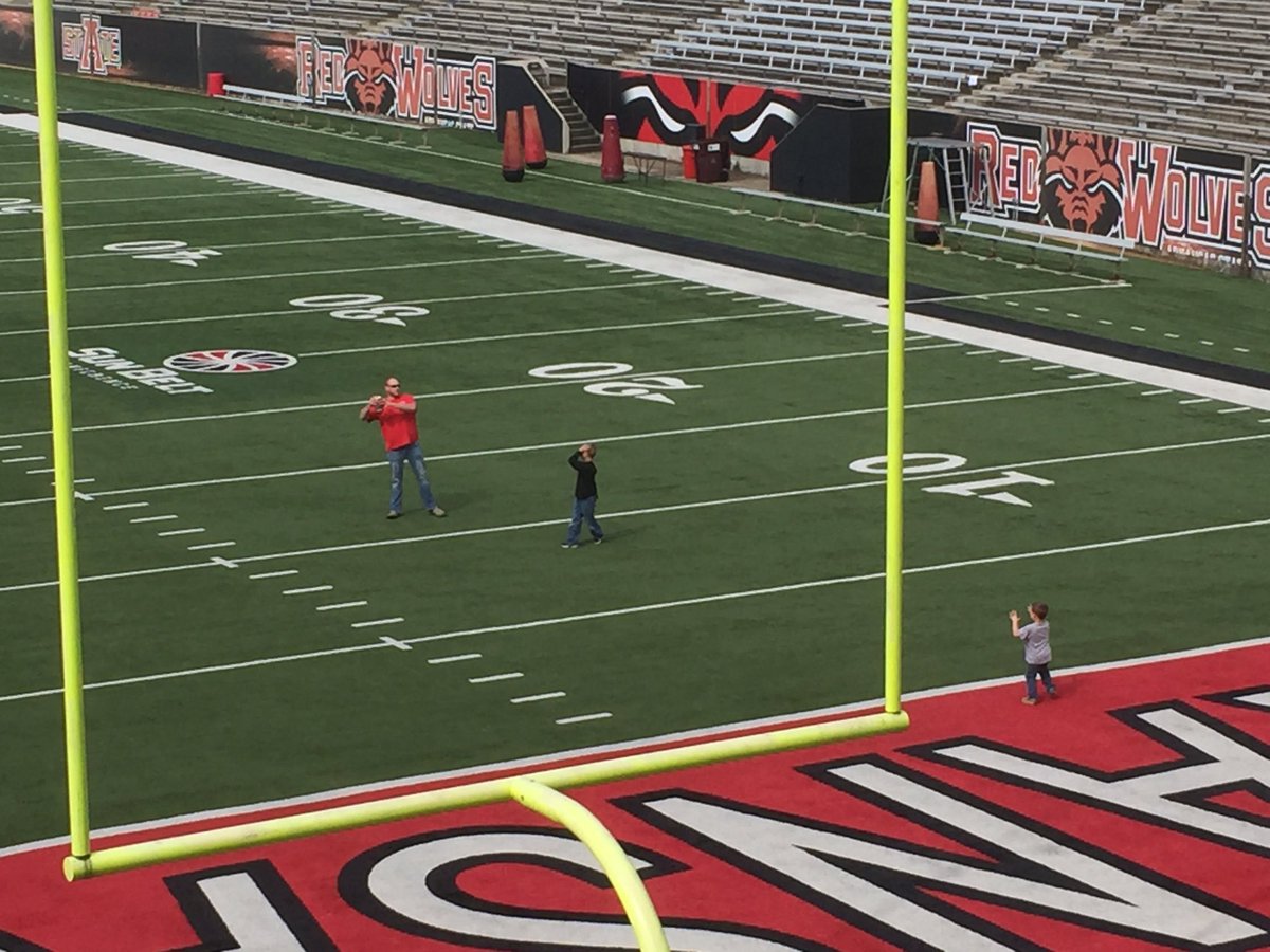 CoachDanDodd's tweet image. #SpringGame2016  Early arriver's "having a catch". Still time to get out for some dad/mom-kid time at the Vault!