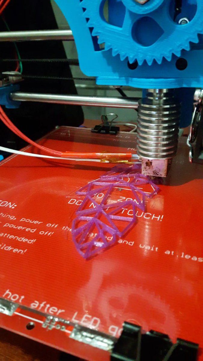 TutoSolid's tweet photo. Plume Necklace ¡Get it here! https://t.co/H4DLr6YPwa #3dprint #fastprints #3dshare #prusai3 #impresion3d #3dprinting https://t.co/WfBXfddfU8