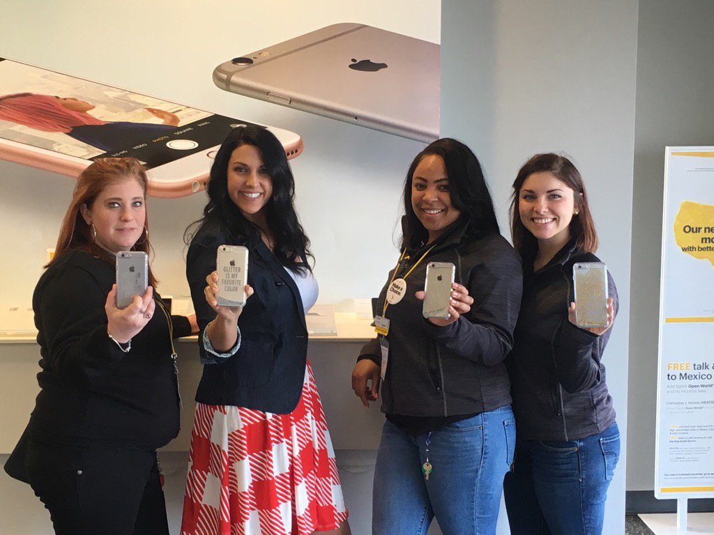 sprintNNS's tweet photo. @hbaker077 @SprintHBDistro #glittergirls Come get your glitter on! Brand new Kate Spade glitter cases!!! https://t.co/GRI8KqdCno