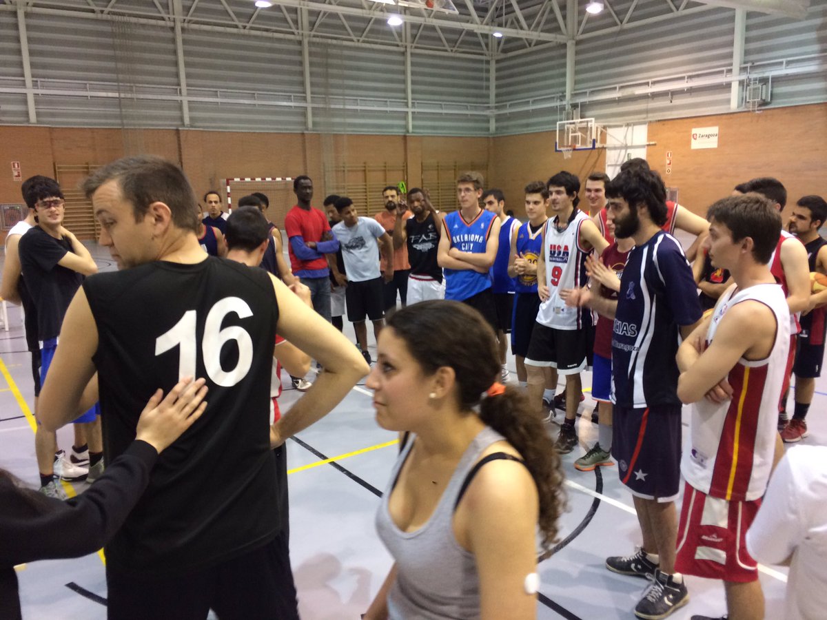 MultiVoley's tweet photo. ¡Comienzan los partidos de 3X3 en el Pabellón de Tenerías! #12Lunas #JuventudZaragoza #Basket #MultiDeporte2016 https://t.co/SlQDX89Azu