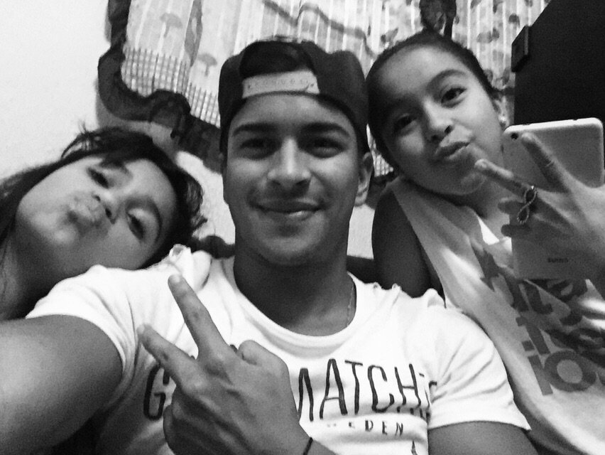 janeth_papis's tweet photo. Saludos 
Linda tarde 
❤✌😉
Aquí con mi tío 
Un gran famoso 
Jonathan Becerra Hernandez👍❤ https://t.co/h7g1xv17zz
