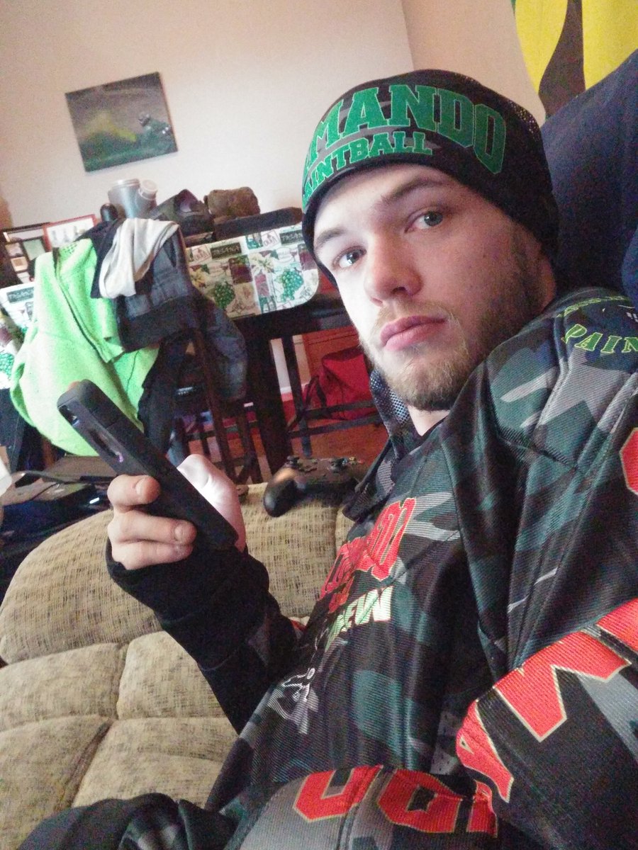 Phil4Reil's tweet photo. I spooked "hinder" ha hey bro wazzzz up!?! R u guys ready for this weekend of paintball...we most definitely are https://t.co/2hh645RKAH