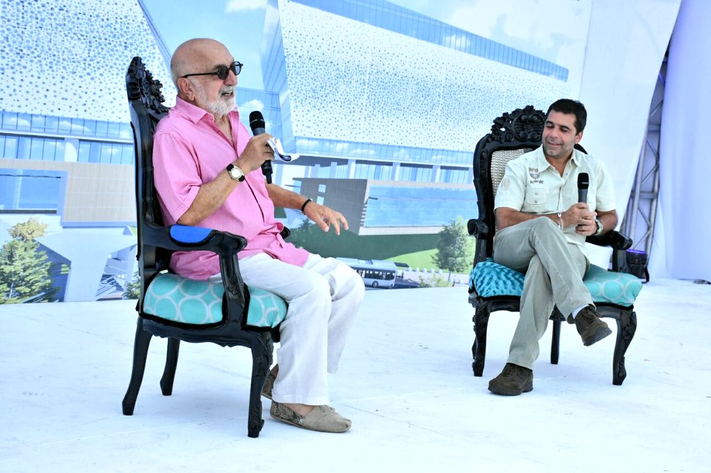 AlejandroChar's tweet photo. Es un placer compartir con Juan Gossaín frente al Río Magdalena y de cara al futuro de Bquilla. #ExpoProBarranquilla https://t.co/cGuJcF50DD