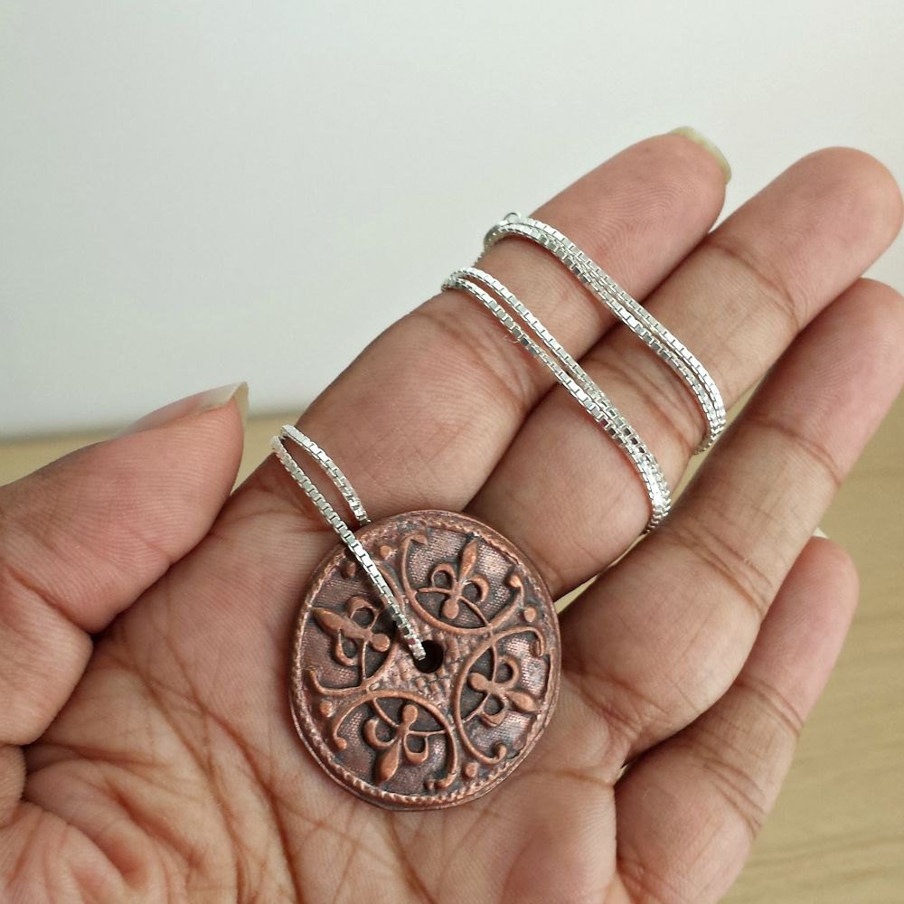 roseanddella's tweet photo. Fleur De Lis Copper Rustic Reversible Charm Necklace Jewelry https://t.co/a3WMyqWS2e #map #CopperCharm https://t.co/mzVb2sdA87