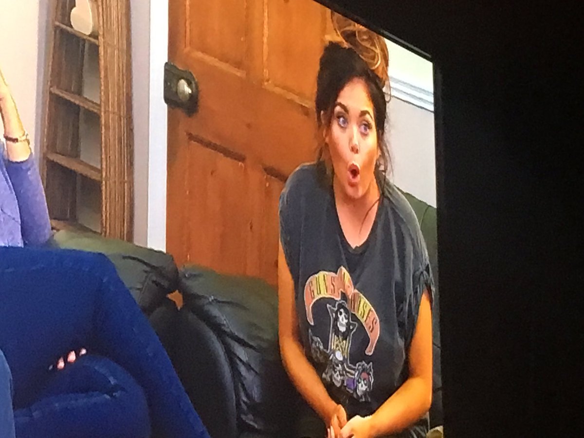 @ScarlettMoffatt not a great time to pause the TV 😂😂
