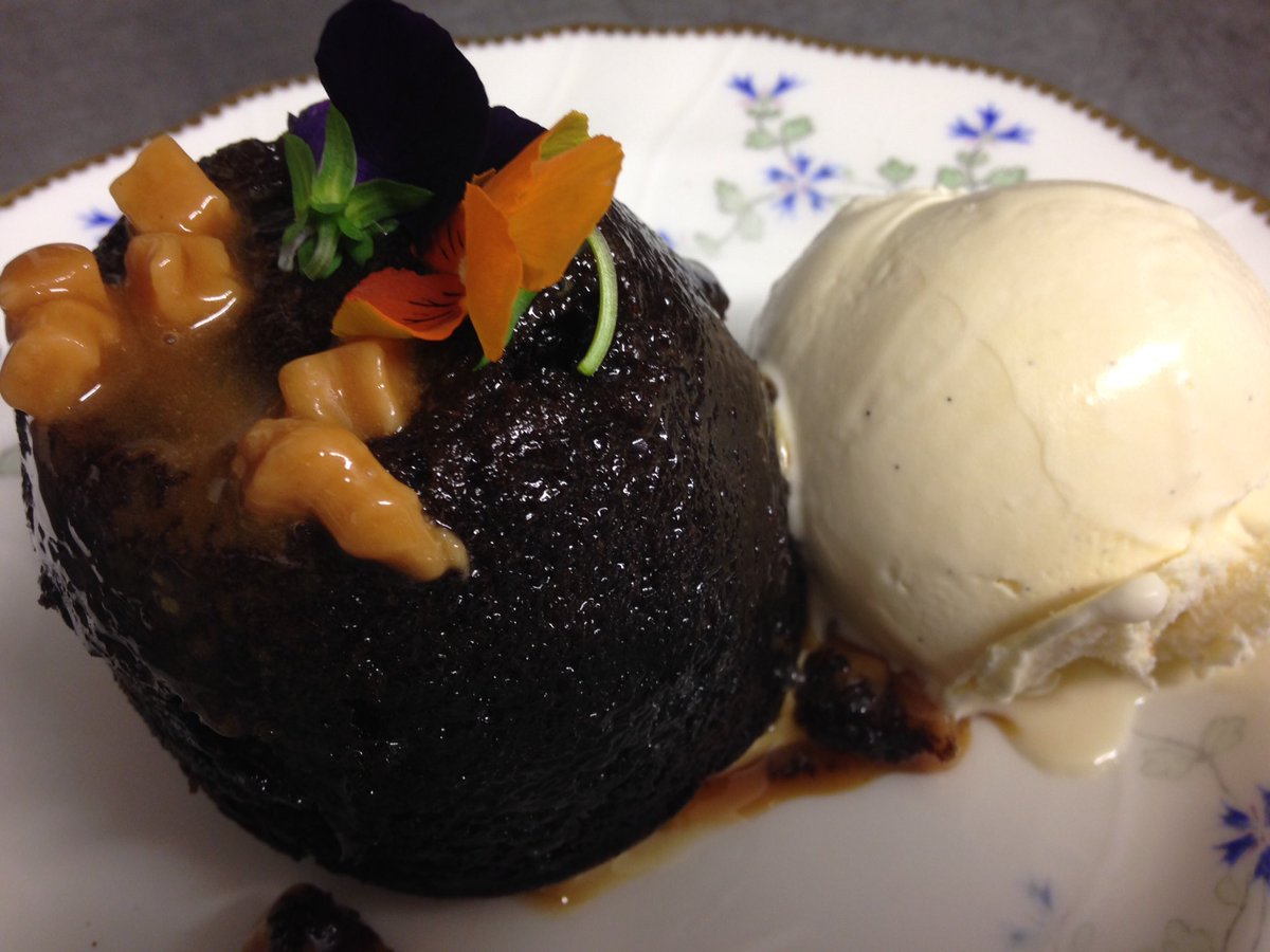 PinkCabbageCo's tweet photo. Lastly this evening we have a Molten Brigadeiro &amp; Banana cake served with Dulce De Leche. #Supperclub 🇧🇷 https://t.co/iOXjz0hX5n