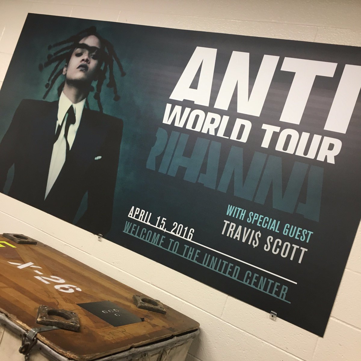 Chicago is ready to see @Rihanna and special guest <a href="/trvisXX/">TRAVIS SCOTT</a> tonight! #ANTIWorldTour
