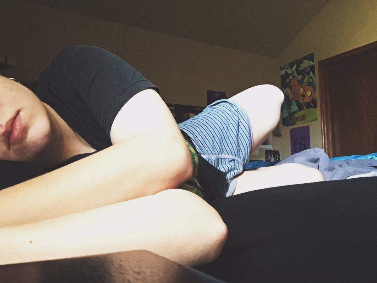 houseofbuttz's tweet photo. when u try to take a nap but just take selfies instead #someoneretweetthis https://t.co/KXDzUFD2YR