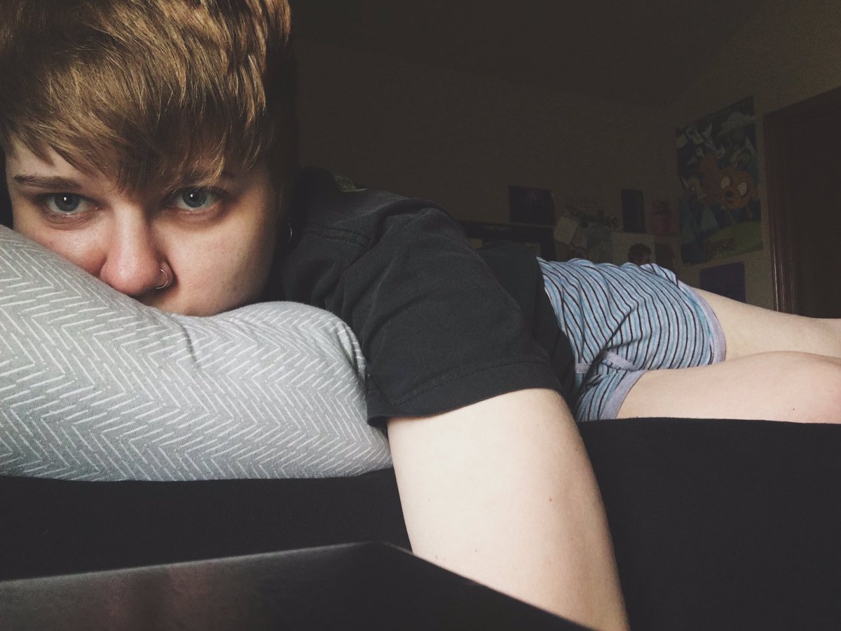 houseofbuttz's tweet photo. when u try to take a nap but just take selfies instead #someoneretweetthis https://t.co/KXDzUFD2YR