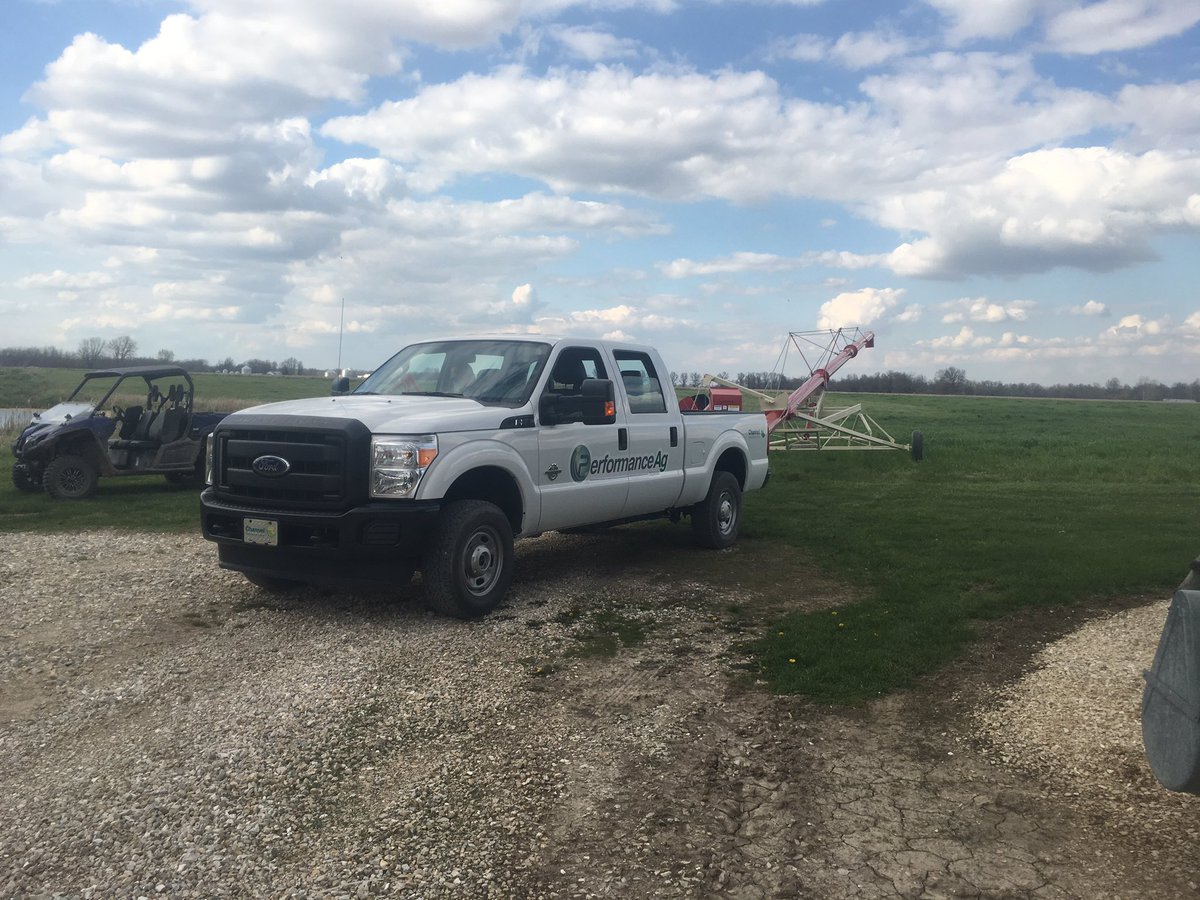 performanceagin's tweet photo. Just dropped off this auger in MO, now on to KS to pick up a seed tender! #plant16 #farmking #performanceAg https://t.co/AOhgALvCCX