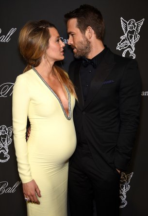 vogueaustralia's tweet photo. #ICYMI: Everyone in Hollywood is Pregnant This Week. https://t.co/WktkC1k7qq https://t.co/aPXzag1ce2