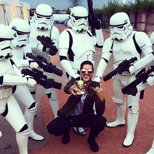 Hey, I'm Austin. I'm new and I need some friends. Rt for me loves?