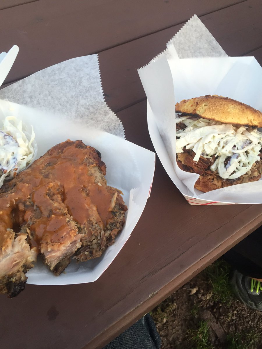 pbarlowjr81's tweet photo. @PBandU #awesome PB Bbq Ribs and Pulled Pork #FoodTruckFriday @manatawnysw https://t.co/V0NJJYWr3b