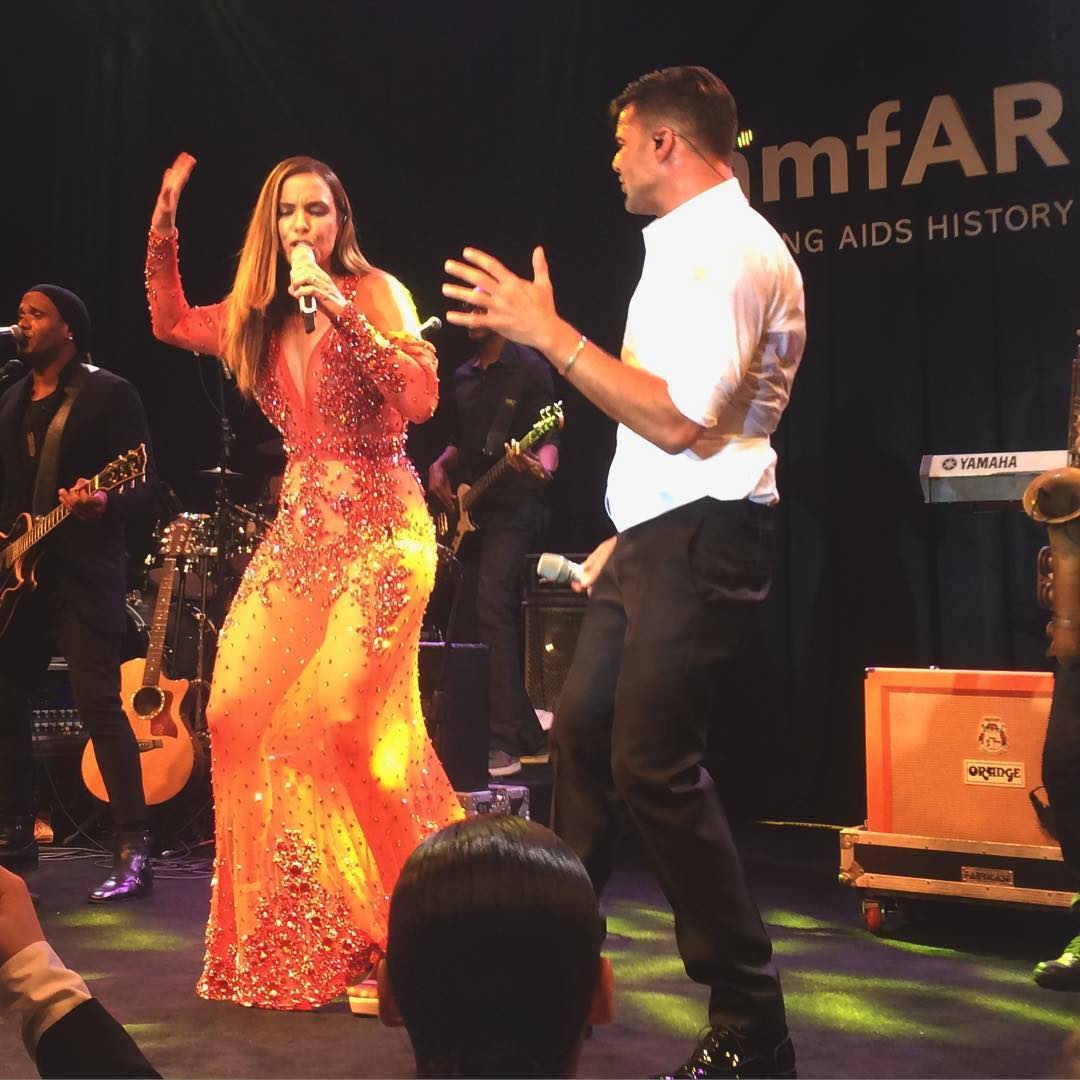jpus_br's tweet photo. @ricky_martin e @ivetesangalo no @amfAR by Jwan Yosef #amfarsp #amfar #amfARInspiration https://t.co/W4jQZNPjmH