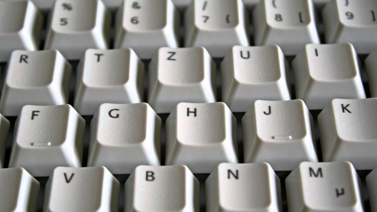 ThomTalk1's tweet photo. HAVE YOU EVER LOOKED FOR THE HELP KEY ON YOUR KEY BOARD? #entrepreneur ASK A PROFESSIONAL.#grantthom #time2Jam https://t.co/zPzVBvedRu