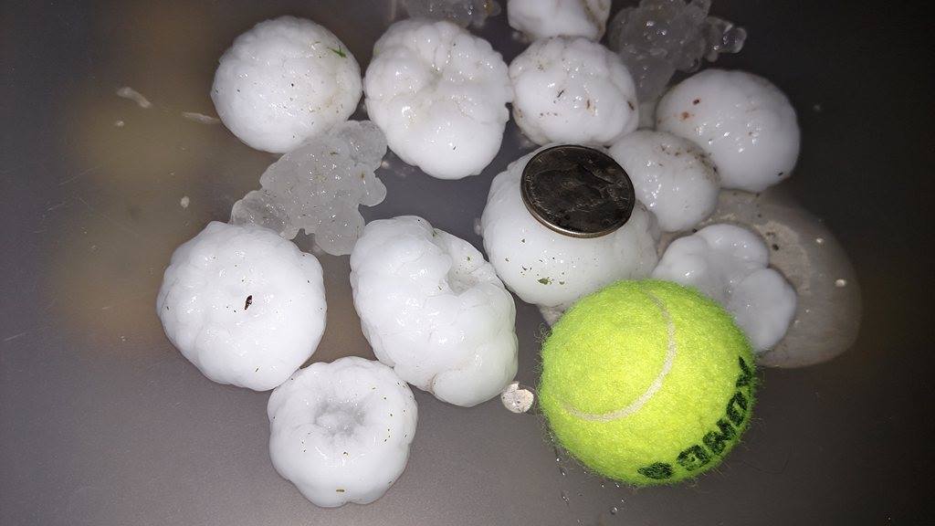 BrianBledsoe's tweet photo. .@NWSGoodland occurred 4 miles west of Burlington at 515pm.  Courtesy of Amy Mari #cowx #kswx https://t.co/rkyTWnuikL