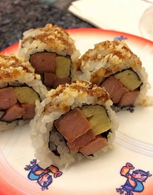 gattenus's tweet image. #Eat what makes you happy. Enjoy your #weekend with this #SpamRoll! ow.ly/10uup2 #sushiroll #sushi