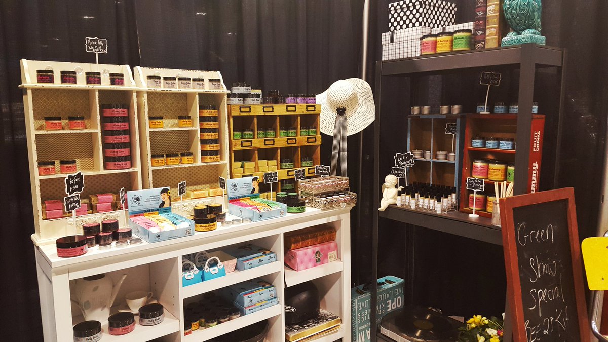 JustOutAndAbout's tweet photo. Hard to miss @BeeFree23's booth &amp; the Queen Bee herself at the #GreenLivingShow. #naturalbeauty #ItsTheBalm #vintage https://t.co/fEE4dTysuu