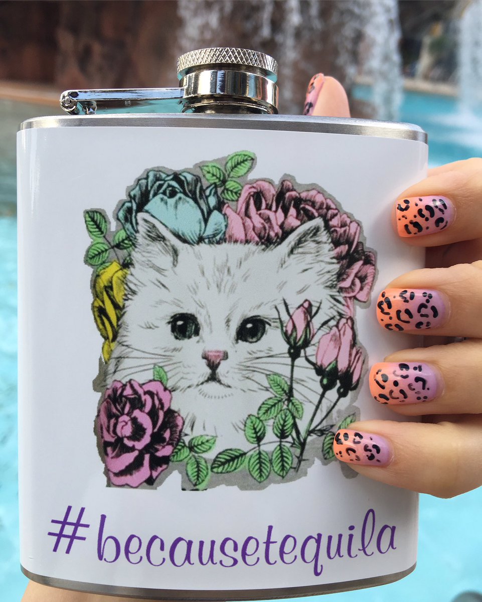 Authorrklilley's tweet photo. Best flask ever.  Thank you, @rebeccanebel ! 💋💋💋💋💋 #becausetequila #iwillendyou #rklilley #rt16 #rkrt16 #breakinghim https://t.co/1SynGAUCPZ