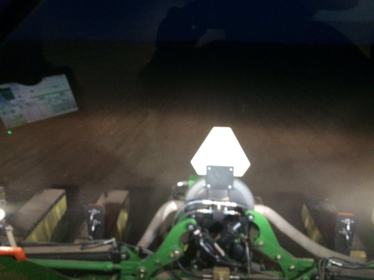 Koch_43's tweet photo. Just a little bit more in the dust before the rain!! #plant16 #ItBetterRain https://t.co/VJxWdMfbHI