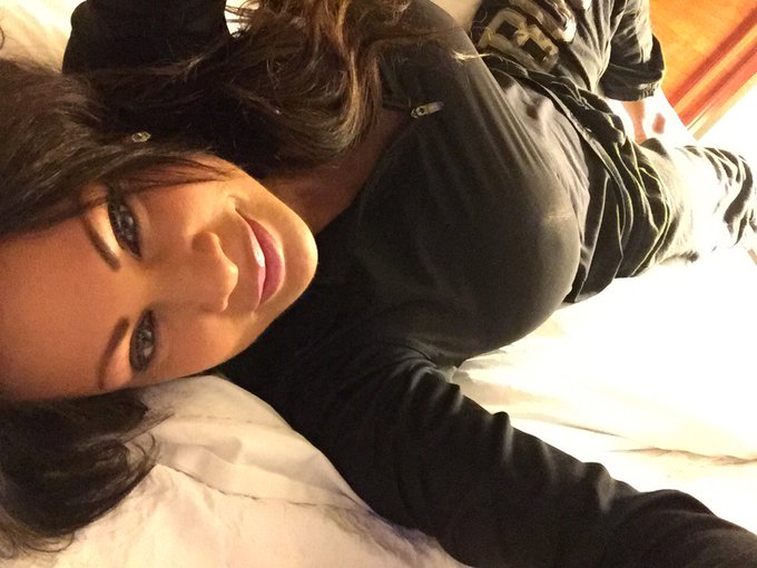 Waiting for show https://t.co/p19TiSh3Kc