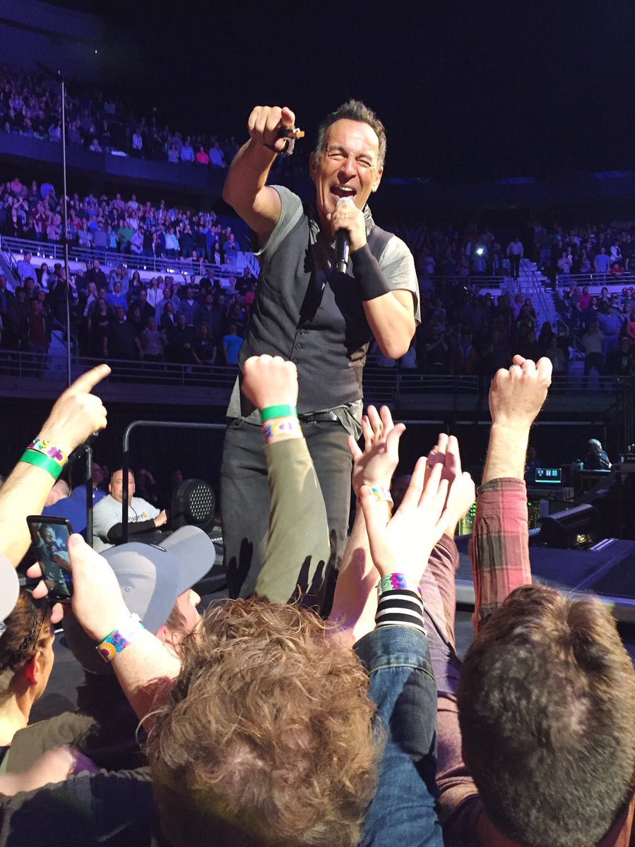 Brucebook tweet picture