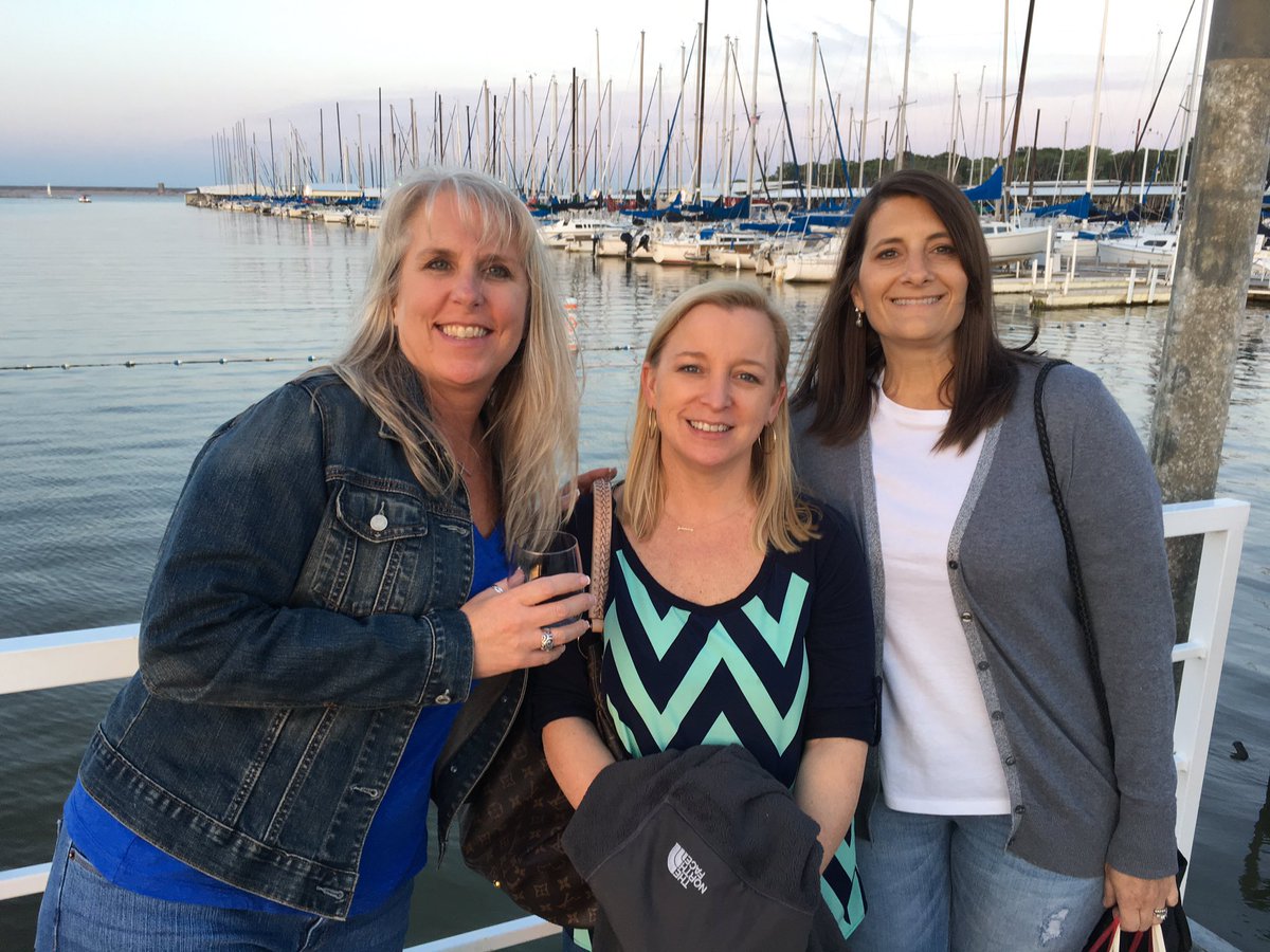 ShaunaBarnard's tweet photo. Celebrating 50 with @bnddowden and @TracyLynnBlack @GrapevineTXCity #bigdaddies #scottslanding https://t.co/0aHHekrsWl