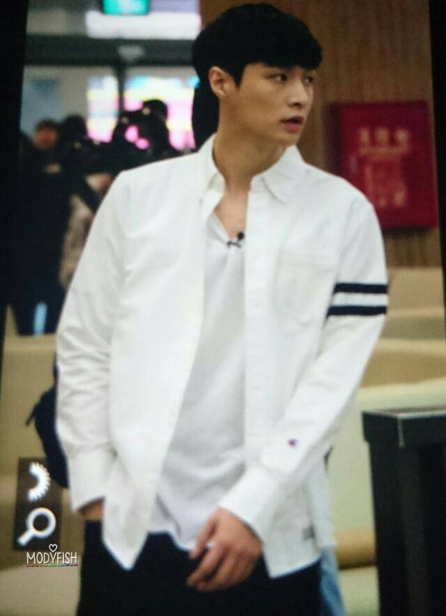 LAY9107's tweet photo. 160416 https://t.co/zvwCQm9S3V