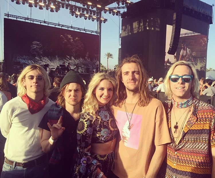 18sChella's tweet photo. R5 https://t.co/oGvELxXjTz