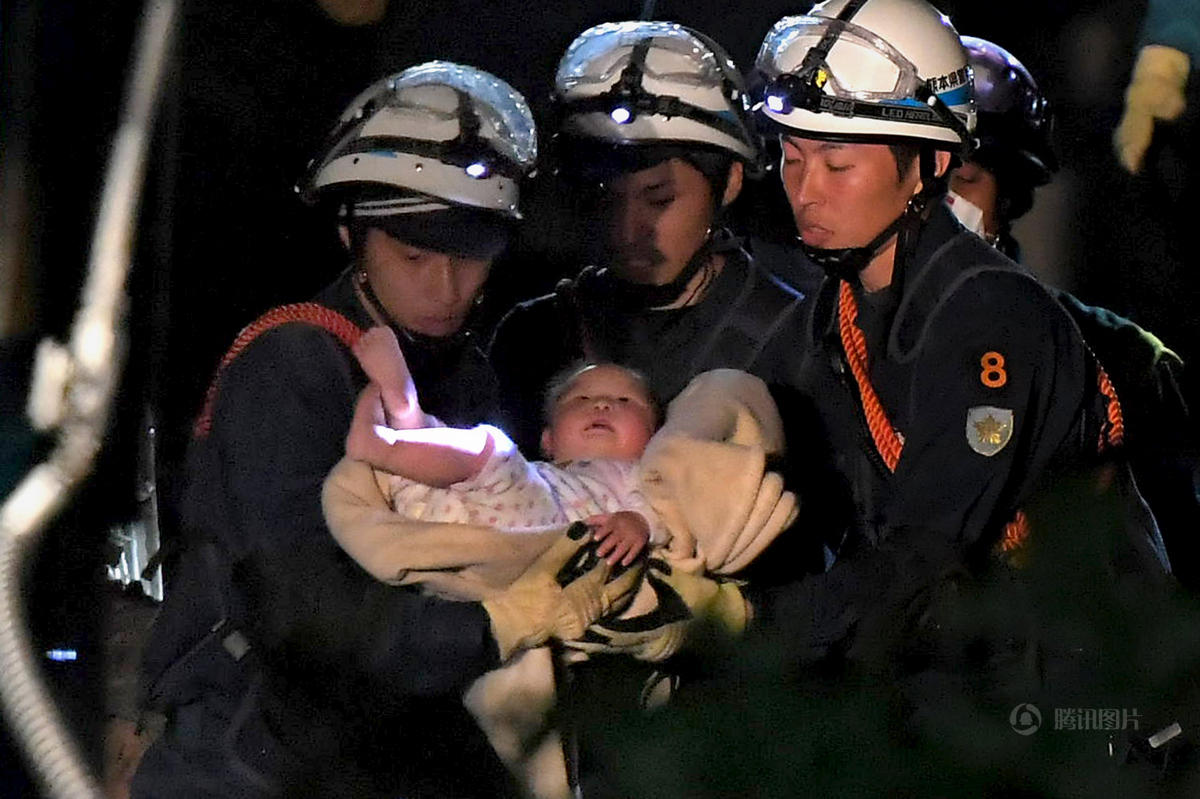 PDChina's tweet photo. #JapanEarthquake 11 dead, 760 hospitalized, nearly 80 trapped in rubbles, at least 50 aftershocks from Sat.'s quake https://t.co/K1K6Fty9Fu