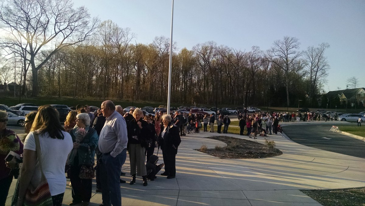 Mile long line for tonight's Aladdin!  <a href="/mcesdrama/">mcesdrama</a> #worththewait Thank you!!!