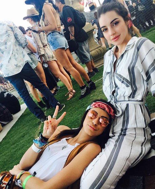 rainhasnatv's tweet photo. Fotos da Adelaide no #Coachella2016 #Reign https://t.co/4PU5Q5925g