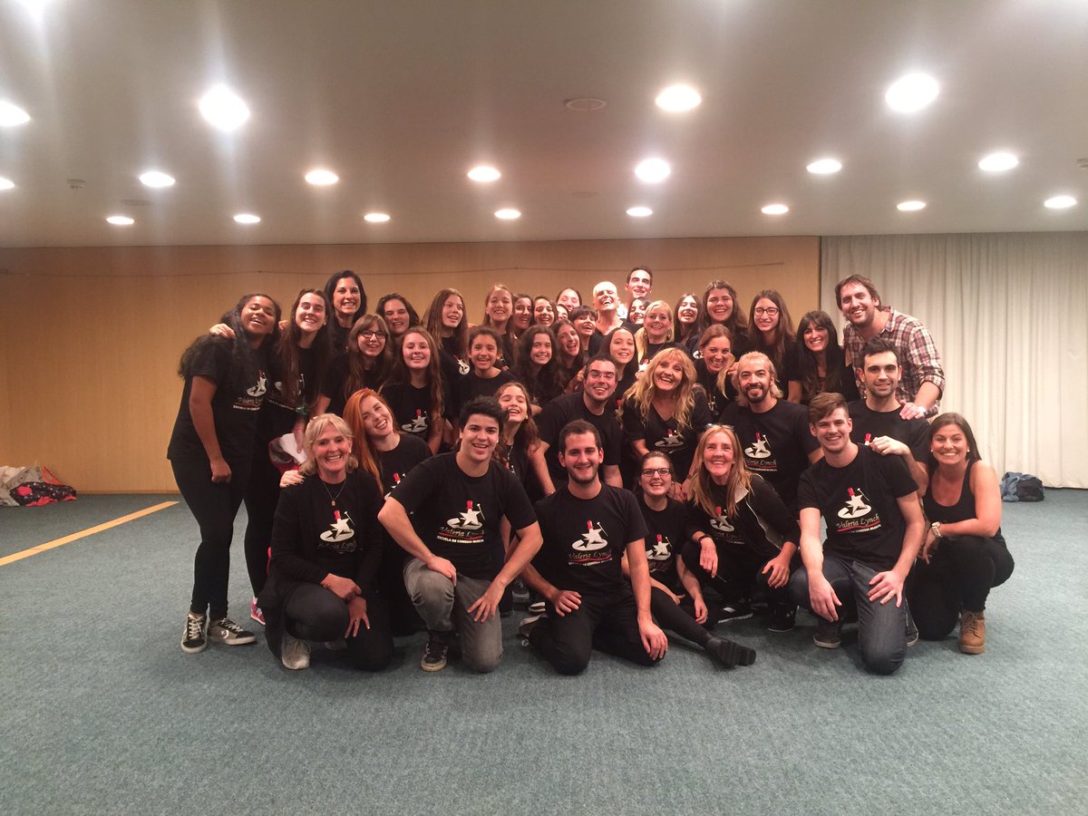Esc_Val_LynchUY's tweet photo. Gracias @valerialynch y @Jesumusica por tan hermosa MasterClass !!! https://t.co/jzTUrPrjjK