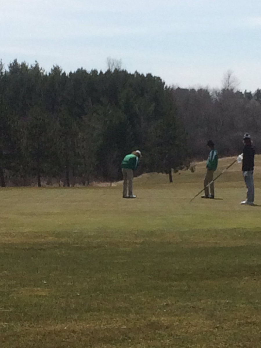 geojordan30's tweet image. 72 degrees...6 pack of miller lite... Birdie on the first hole of the year...priceless!! #swingeasy