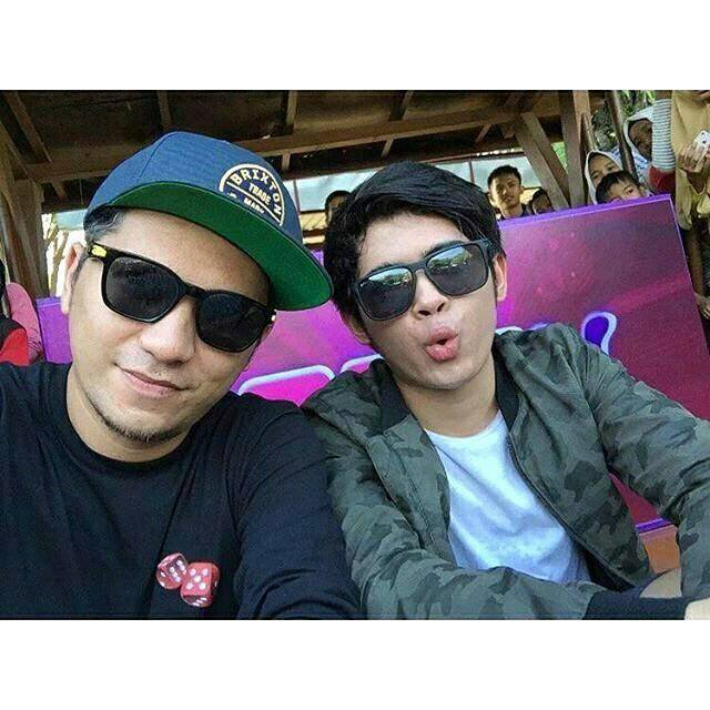 pHuTrialpril's tweet photo. @alysyarief with papa ALC @gadiiing #AliandoOnINBOX @SCTV_ @InboxSCTV_ https://t.co/0pBy4ynvmo