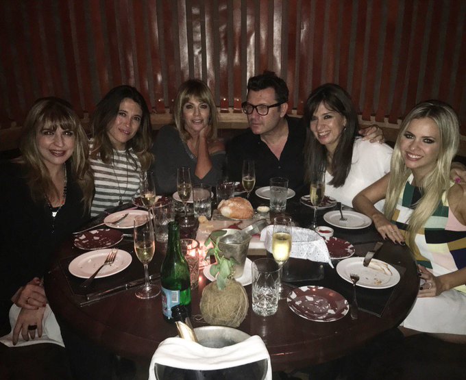 Cena en @FourSeasons con @lacorderoes @letyfernan @AnyVentura1 @OliveriGabriel @Edi_hermida and me! ❤️❤️❤️